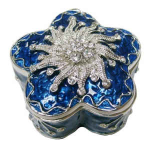 Star trinket box with crystals