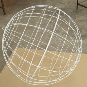 Decorative wire bal
