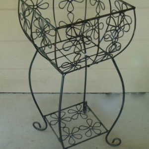 Daisy plant stand